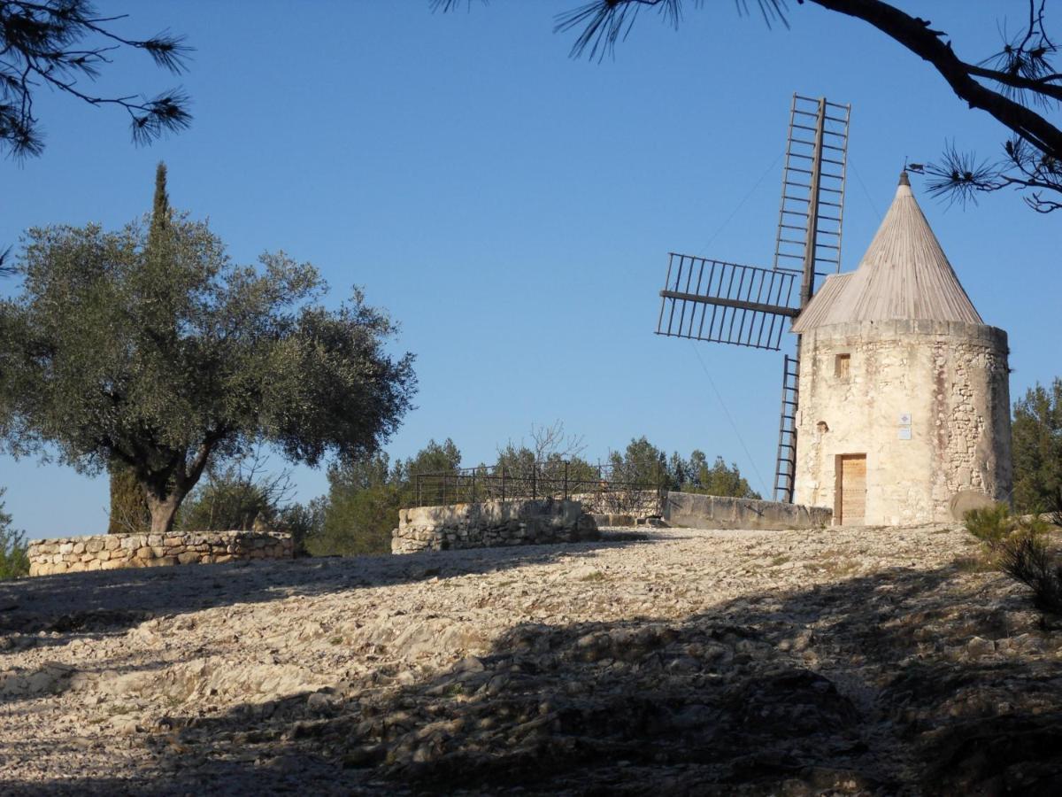 Lou Meinado Bed & Breakfast Saint-Martin-de-Crau Luaran gambar