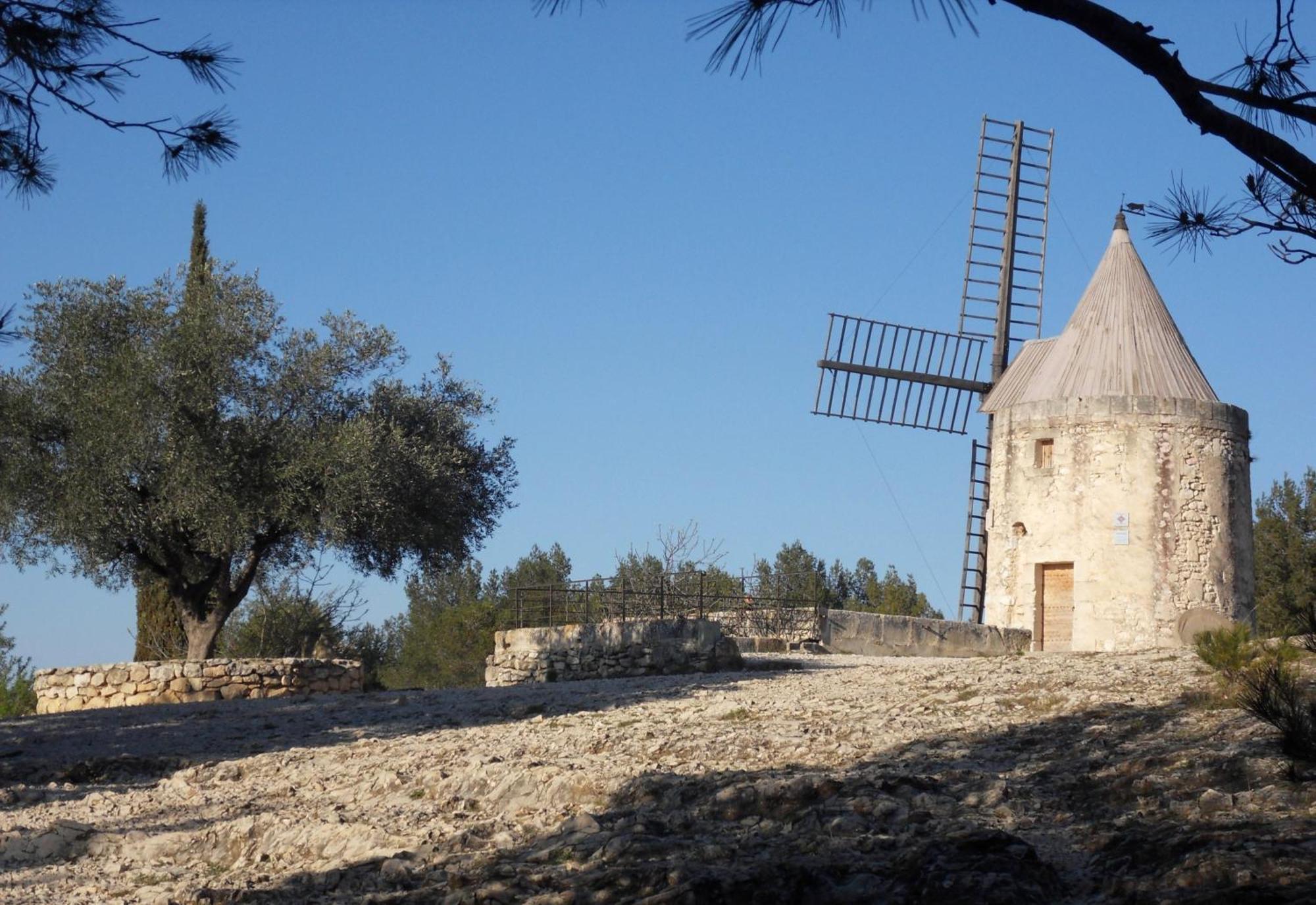 Lou Meinado Bed & Breakfast Saint-Martin-de-Crau Luaran gambar